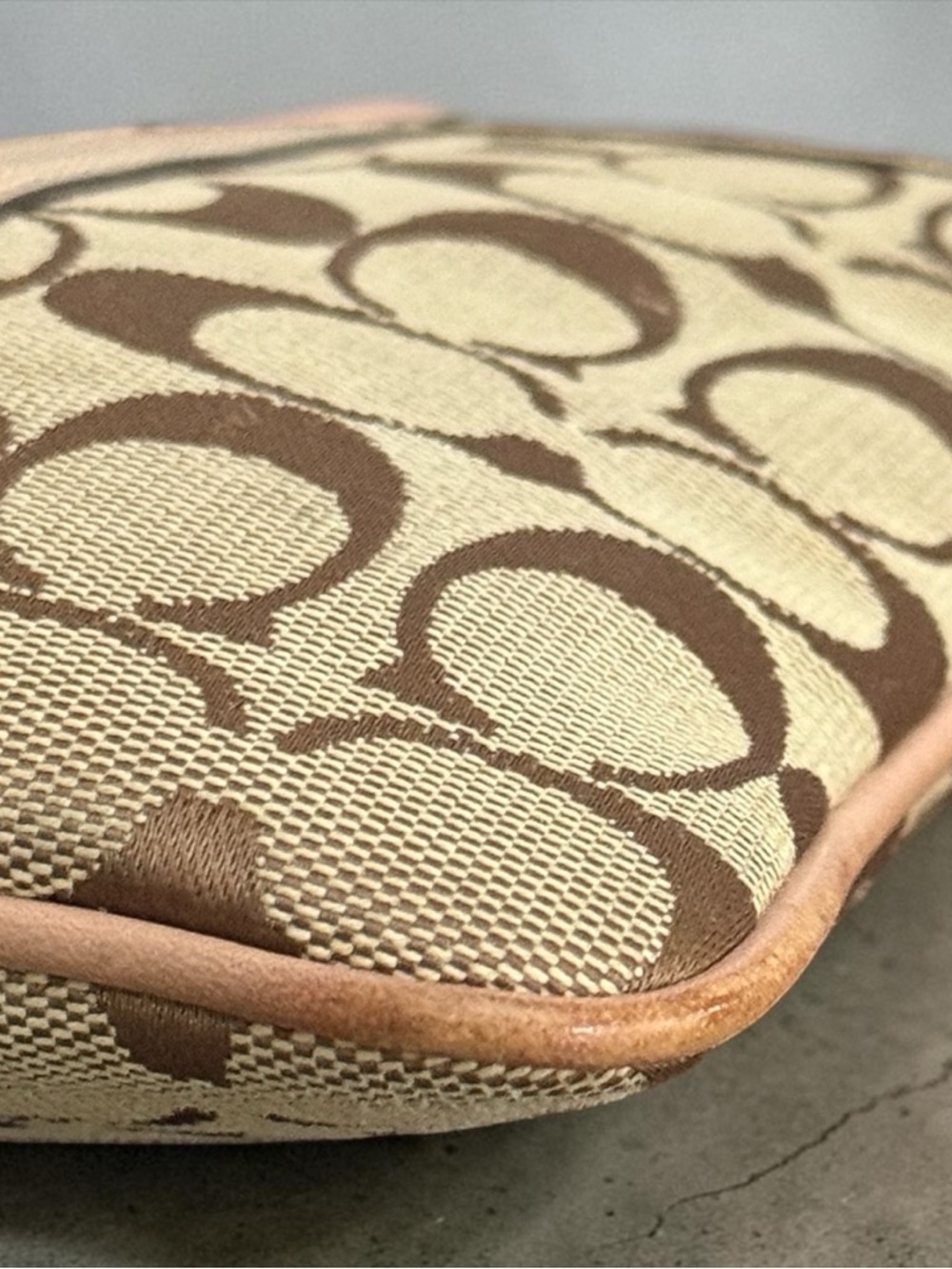 Authentic Coach Signature Canvas Crossbody Bag in Khaki/Tan - Picture 5 of 12